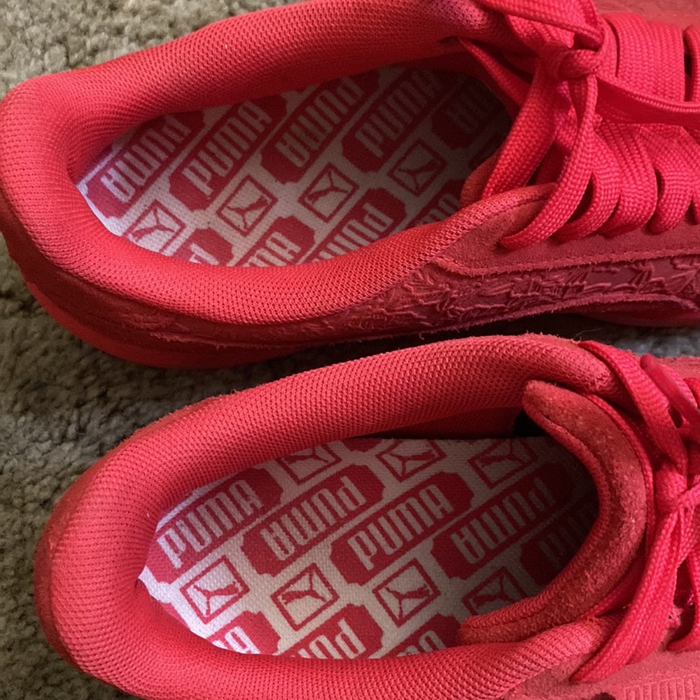Puma’s!! Lightly worn, cute clean great condition add them to your shoe closet. - Picture 2 of 4